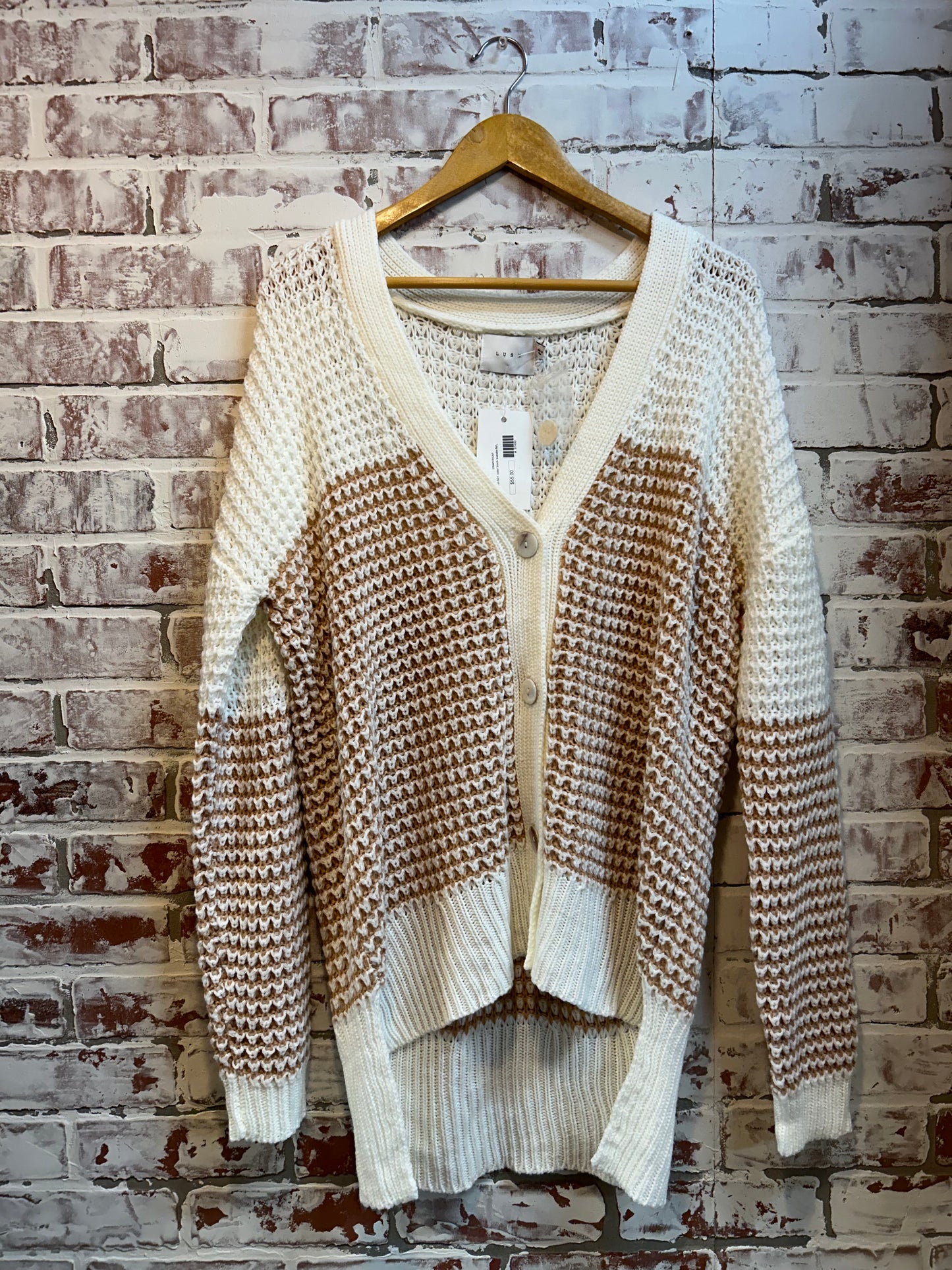 Medium - lush rust / cream button up sweater